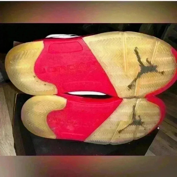 Air Jordan 5's retro size 8 white black and red - Picture 5 of 5